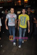 Imran Khan and Punit Malhotra at the Launch of I Hate Love Storys dvd in Planet M, Mumbai on 13th Sept 2010 (6).JPG